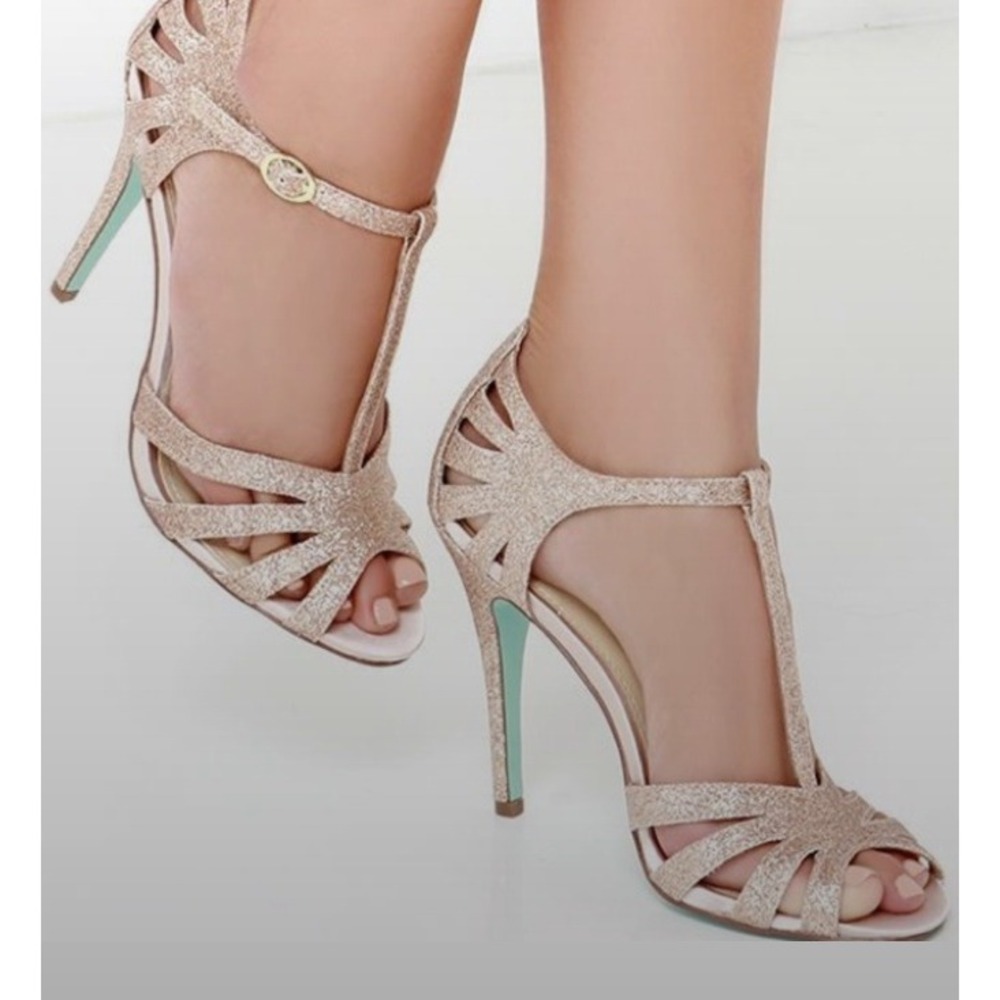 Betsey Johnson Tee Sparkley Gold Shimmery T-Strap Heels Sandals Formal Dressy 8